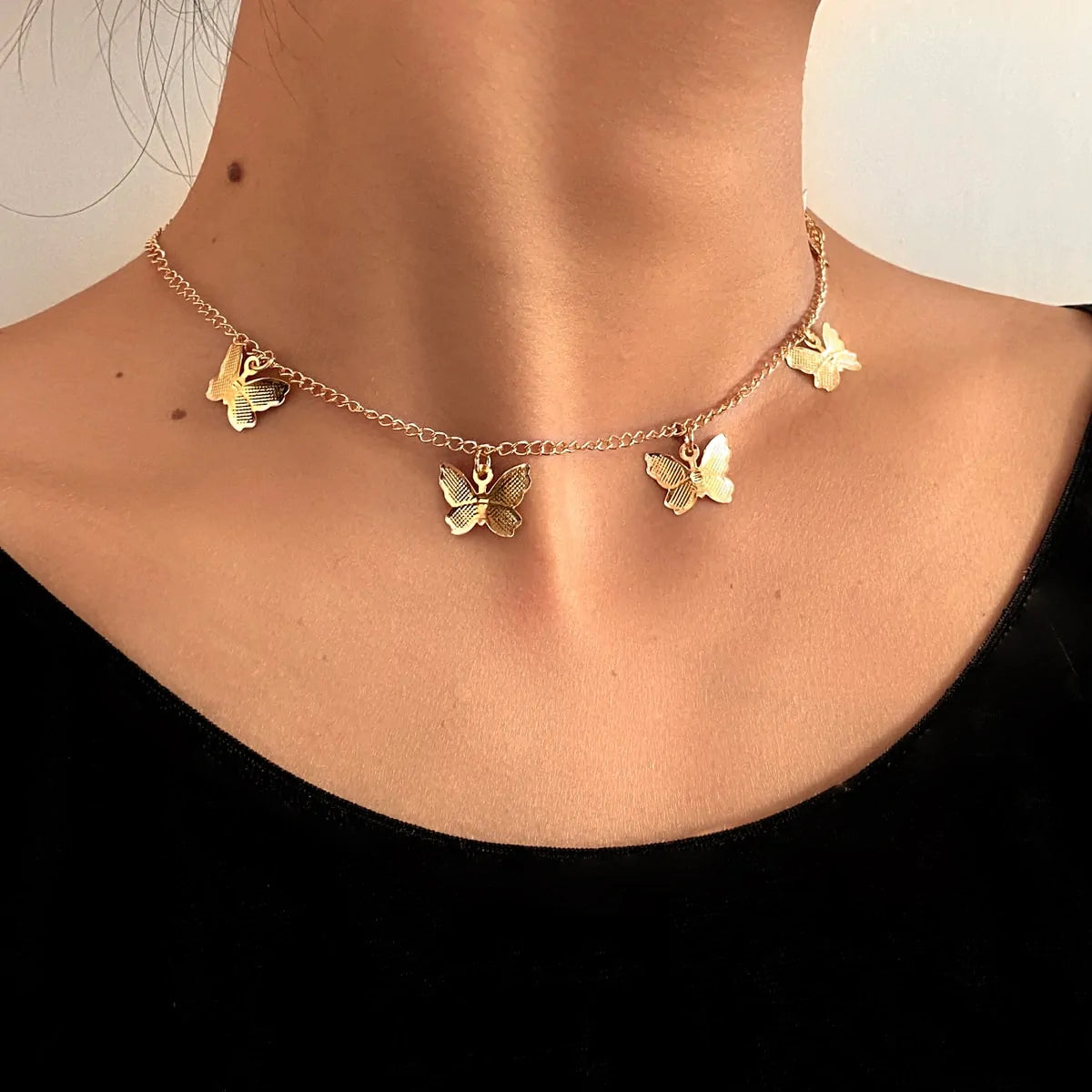 Kalung Choker Liontin Kupu-kupu Rantai Emas: Perhiasan Pantai Bohemian